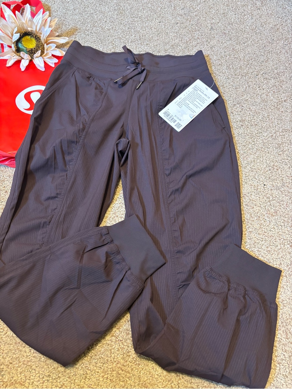 🆕Bnwt lululemon athletica dance studio mid rise Women's Dark Brown Track Joggers - Picture 9 of 15